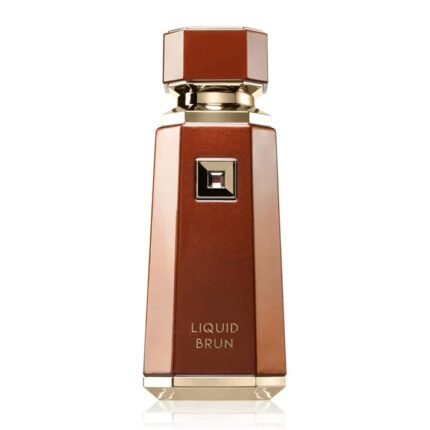 Ağ fonda dayanan "Liquid Brun" adlı ətir şüşəsi. Şüşə lüks bir qızılı başlıqla təchiz olunub və üzərində qızılı rəngli "Liquid Brun" yazısı olan bir nişan var. Şüşə qonur rənglidir və üzərində qızılı rəngli naxışlar var.