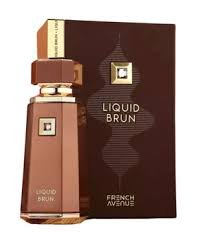 Ağ rəngli fonda qonur rəngli French Avenue "Liquid Brun" ətir şüşəsi və qutusu. Şüşə lüks bir qızılı başlıqla təchiz olunub və üzərində qızılı rəngli "Liquid Brun" yazısı olan bir nişan var. Qutu da qonur rənglidir, üzərində dalğalı naxışlar və qızılı rəngli "Liquid Brun" və "French Avenue" yazıları var.